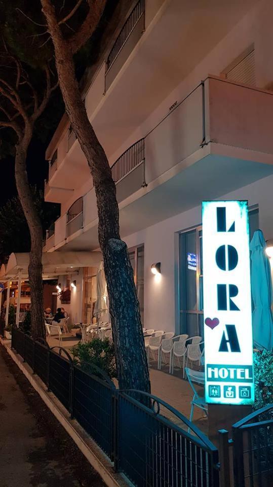 Hotel Lora Rímini Exterior foto